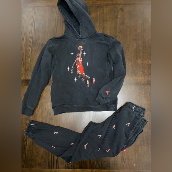 Mens Jordan Essentials Sweatshirt and Sweatpants Set
